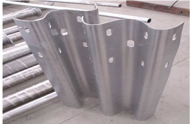 波（bō）形（xíng）护栏